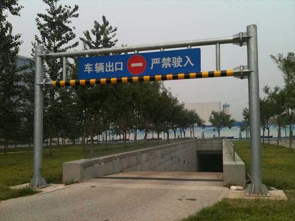 交通標(biāo)志桿